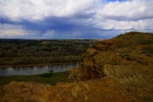 Скалы на берегу Северского Донца у поселка Коксовый, Бородиновский лес, терриконы, цветущие абрикосы и другие красоты края.