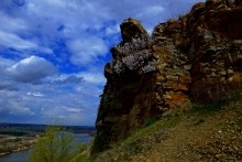 Скалы на берегу Северского Донца у поселка Коксовый, Бородиновский лес, терриконы, цветущие абрикосы и другие красоты края.