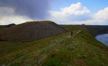 Скалы на берегу Северского Донца у поселка Коксовый, Бородиновский лес, терриконы, цветущие абрикосы и другие красоты края.