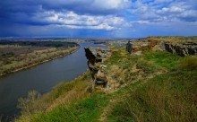 Скалы на берегу Северского Донца у поселка Коксовый, Бородиновский лес, терриконы, цветущие абрикосы и другие красоты края.