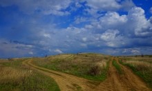 Скалы на берегу Северского Донца у поселка Коксовый, Бородиновский лес, терриконы, цветущие абрикосы и другие красоты края.