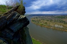 Скалы на берегу Северского Донца у поселка Коксовый, Бородиновский лес, терриконы, цветущие абрикосы и другие красоты края.
