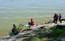 Большая рыбалка на Пушкинской набережной в Таганроге.