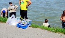 Большая рыбалка на Пушкинской набережной в Таганроге.