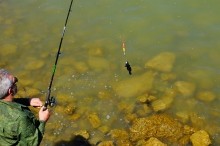 Большая рыбалка на Пушкинской набережной в Таганроге.