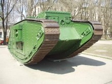 Танки Гражданской войны. Памятник в Харькове.