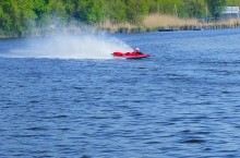 Соревнования по водно-моторному спорту на Северном водохранилище в Ростове-на-Дону