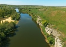 Скалы у поселка Жирнов на реке Быстрой