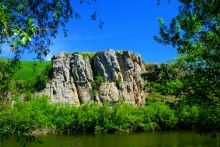 Скалы у поселка Жирнов на реке Быстрой