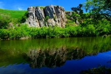 Скалы у поселка Жирнов на реке Быстрой