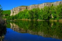 Скалы у поселка Жирнов на реке Быстрой