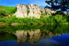 Скалы у поселка Жирнов на реке Быстрой