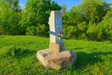 Памятник погибшим летчикам экипажа бомбардировщика "Бостон" в станице Калитвенской