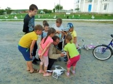 Станица Калитвенская, Дети на майдане у церкви.