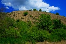 Отвал старого карьера в хуторе Дядин на берегу Северского Донца.