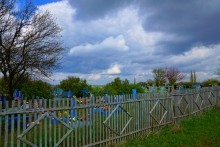 Огромный жернов на кладбище в Кузнецовке.