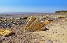 Огромный жернов на кладбище в Кузнецовке и жернов мельницы Лакиера.