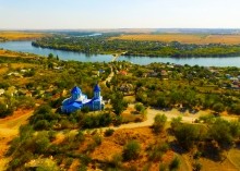 Церковь святой великомученицы Екатерины в станице Краснодонецкой на берегу Северского Донца.