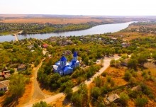 Церковь святой великомученицы Екатерины в станице Краснодонецкой на берегу Северского Донца.