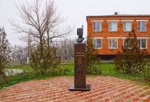 Менгиры у хутора Керчик-Савров на берегу реки Керчик.