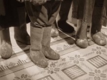 Торговля обувью и галошами накануне революции в Ростове-на-Дону и Нахичесвани.