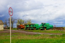 Уборка хлеба комбайнами, прицепными и современными.
