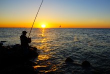 Ловля бычка на Ейской косе, на закате солнца.
