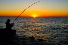 Ловля бычка на Ейской косе, на закате солнца.