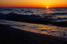 Восход солнца на ракушечном берегу Ейской косы