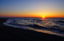 Восход солнца на ракушечном берегу Ейской косы