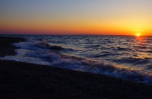 Восход солнца на ракушечном берегу Ейской косы