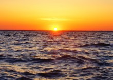 Восход солнца на ракушечном берегу Ейской косы