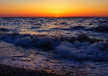 Восход солнца на ракушечном берегу Ейской косы