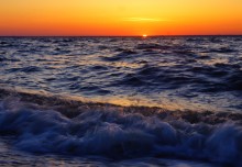 Восход солнца на ракушечном берегу Ейской косы