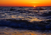 Восход солнца на ракушечном берегу Ейской косы