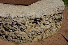 Памятник артиллеристам береговой обороны в Ейске, бетонные основания зениток.