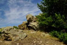 Гора с пещерами