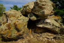 Гора с пещерами