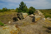 Гора с пещерами