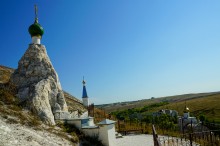 Спасский женский монастырь с пещерными храмами в Костомарово