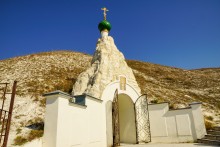 Спасский женский монастырь с пещерными храмами в Костомарово