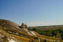 Спасский женский монастырь с пещерными храмами в Костомарово