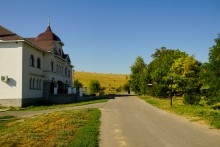 Спасский женский монастырь с пещерными храмами в Костомарово