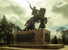 История памятника Первоконникам на площади Советов и гражданской войны в Ростове