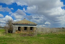 Старый саманный дом