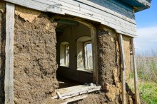 Старый саманный дом