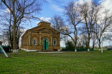 Кирха на берегу реки Ея в поселке Южном, бывшей немецкой колонии Ольгенфельд.