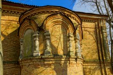 Кирха на берегу реки Ея в поселке Южном, бывшей немецкой колонии Ольгенфельд.