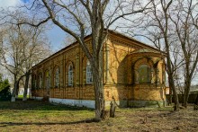 Кирха на берегу реки Ея в поселке Южном, бывшей немецкой колонии Ольгенфельд.