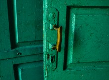 Кирха на берегу реки Ея в поселке Южном, бывшей немецкой колонии Ольгенфельд.